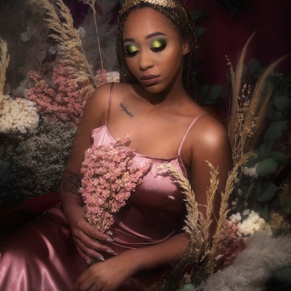 Cosmic Brushes "Muse" eyeshadow palette - Picture 12 of 12